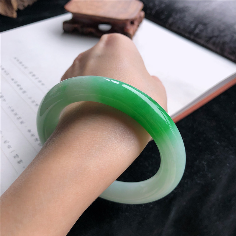Bracciale in giadeite birmana  - Bracelets recensione e prezzo