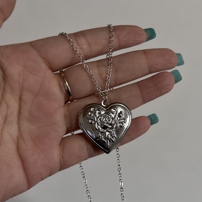 Collana con ciondolo con corni - Heart Locket Necklace Photo recensione e prezzo