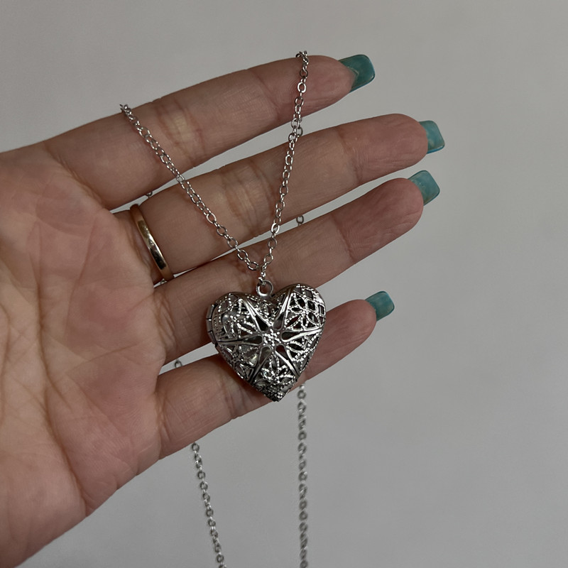 Collana con ciondolo con corni - Heart Locket Necklace Photo recensione e prezzo