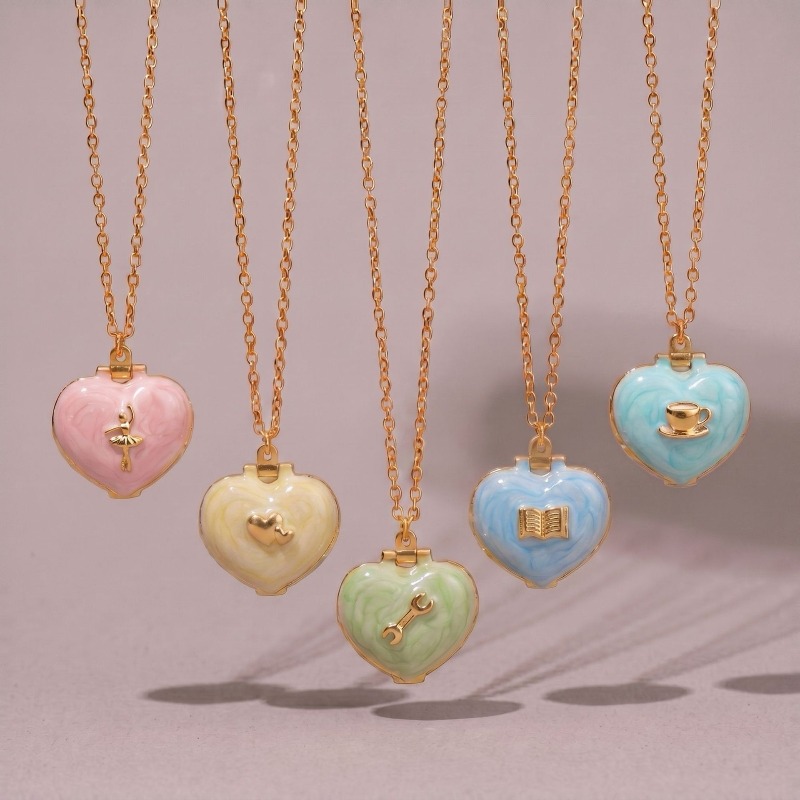 Collana con Ciondolo a Forma d - Heart Locket Necklace Photo recensione e prezzo